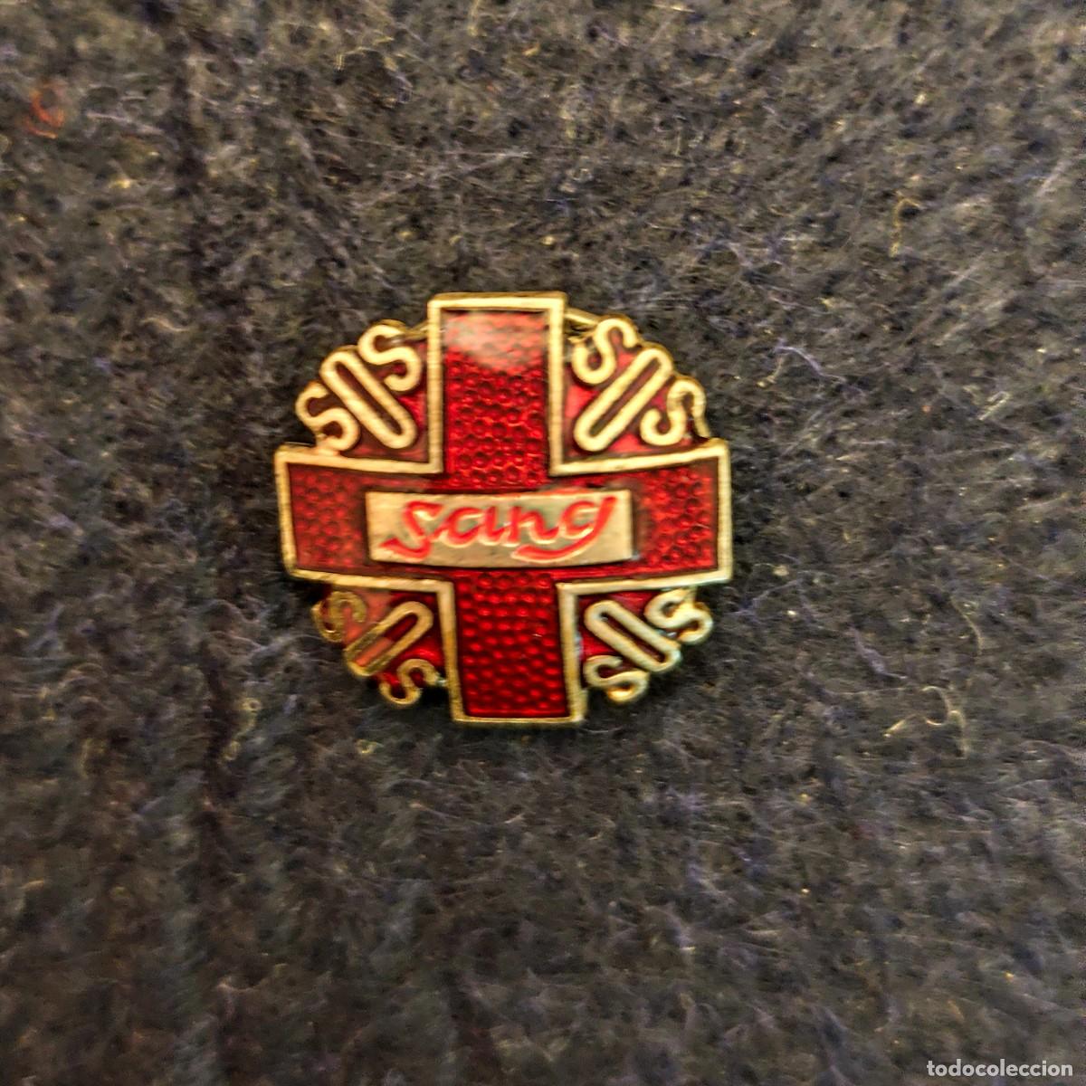 Militaria: INSIGNIA CRUZ ROJA SALVAMENTO Y SOCORRISMO. REP. FRANCESA. RARA