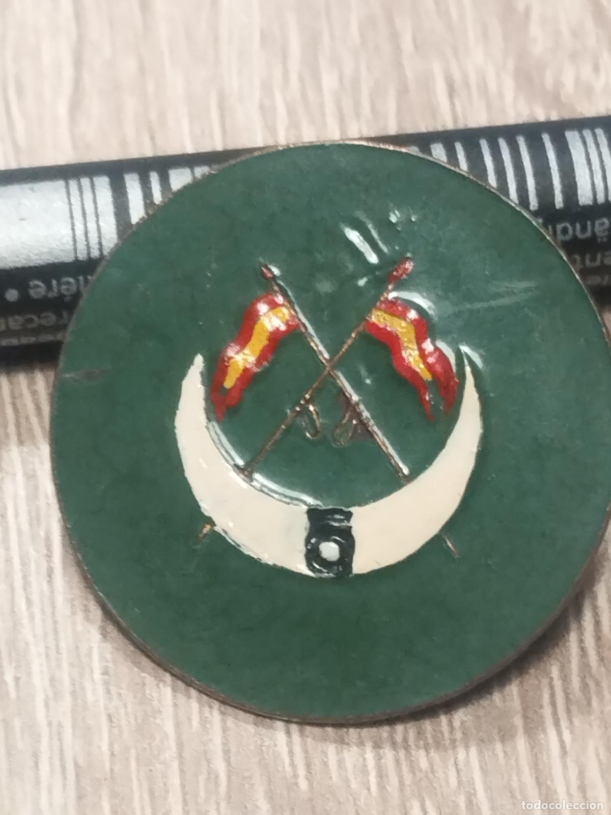 Militaria: TKZ - INSIGNIA DE LA UNIDAD DE REGULARES DEL EJERCITO DE TIERRA ESPA&Ntilde;OL. ESMALTADA.