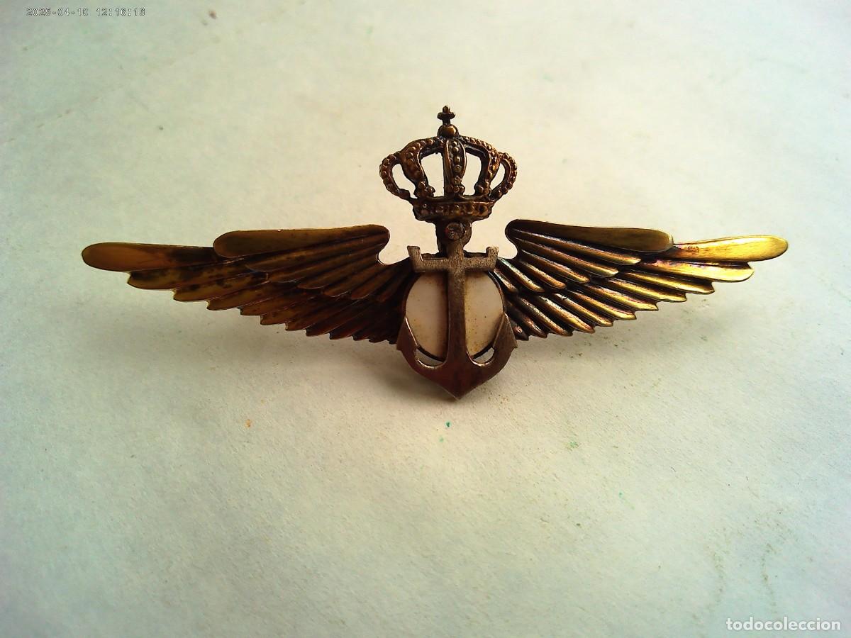 Militaria: AVIACION : EMBLEMA ALAS ( ROKISKI ) DE LA AVIACION NAVAL . PLATEADO Y CIRCULO BLANCO