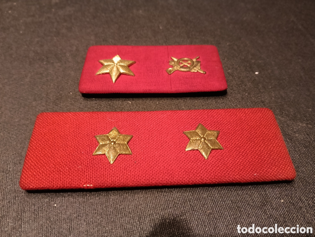 Militaria: Dos galletas teniente y alf&eacute;rez &eacute;poca de Franco infanter&iacute;a
