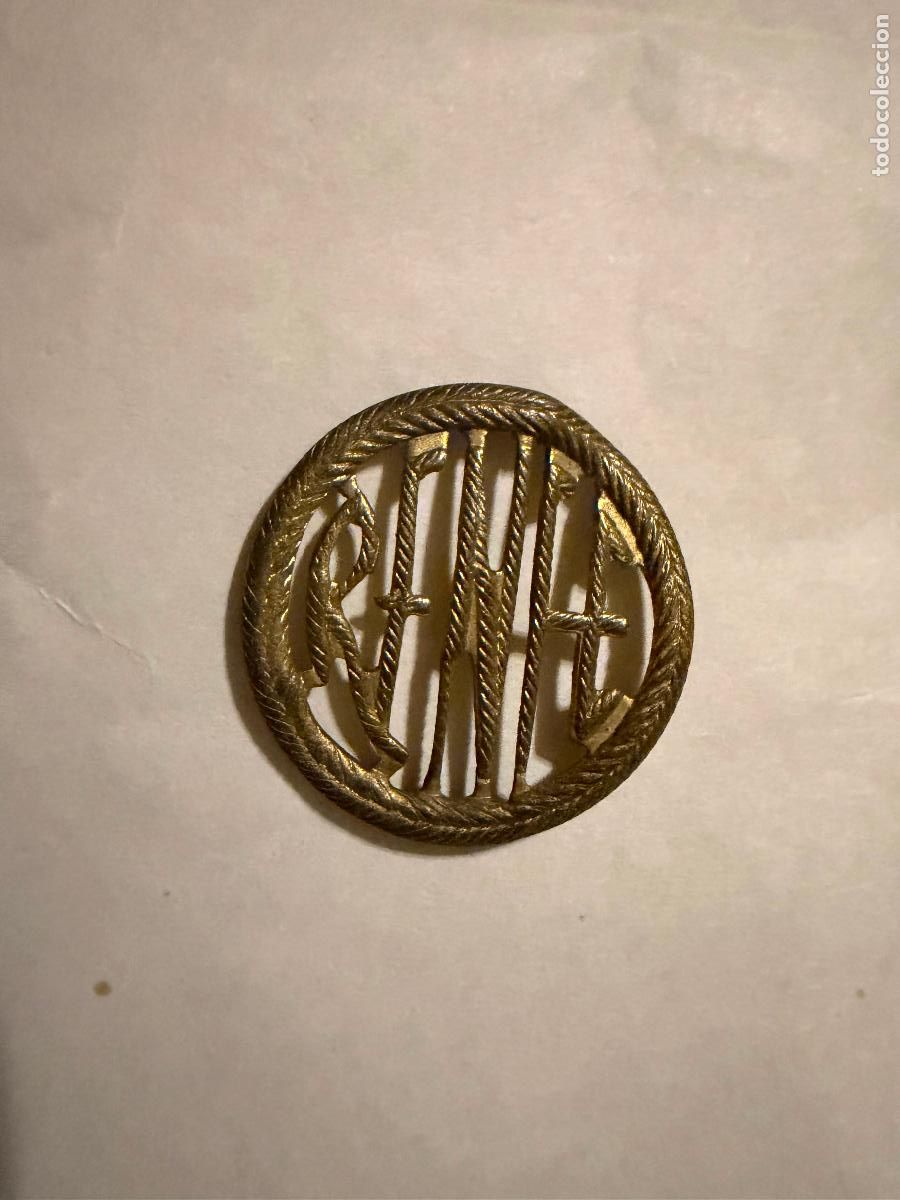 Militaria: Insignia met&aacute;lica de Renfe