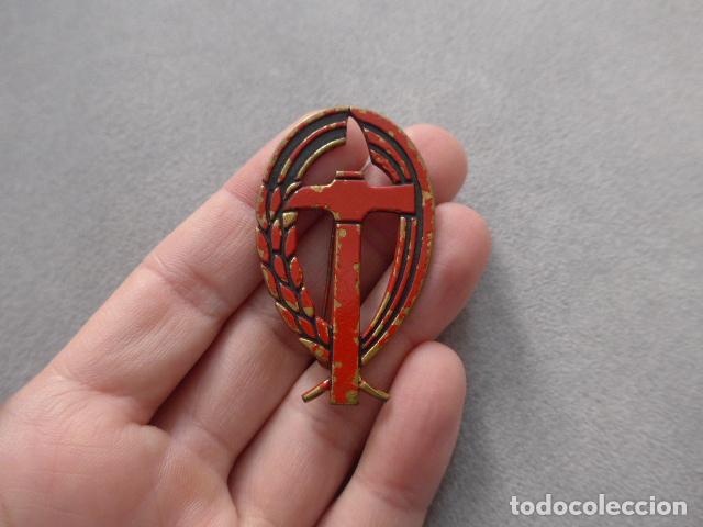 Militaria: Antigua gran insignia o emblema del CNS de Falange, original.