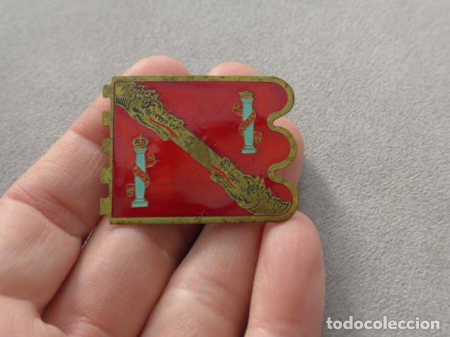 Militaria: Antigua insignia o emblema original de la casa del Generalisimo Franco.