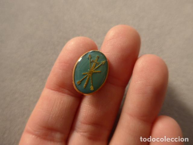 Militaria: Antigua insignia espa&ntilde;ola a identificar, posiblemente guinea espa&ntilde;ola ?