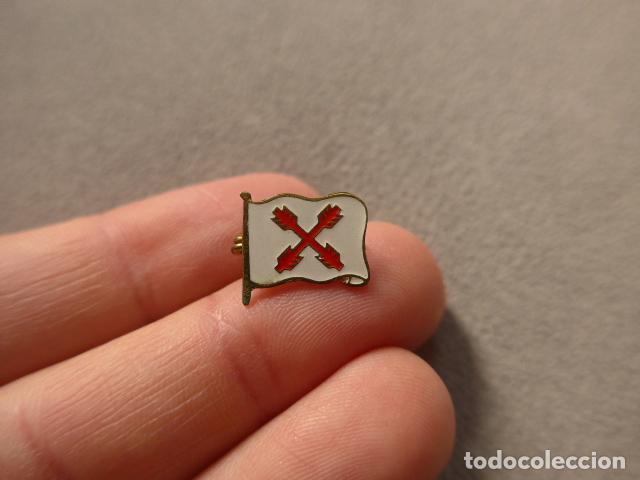 Militaria: Antigua insignia original de requete carlista, guerra civil