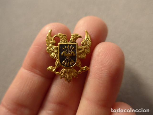 Militaria: Antigua insignia original de Falange de Guerra civil.