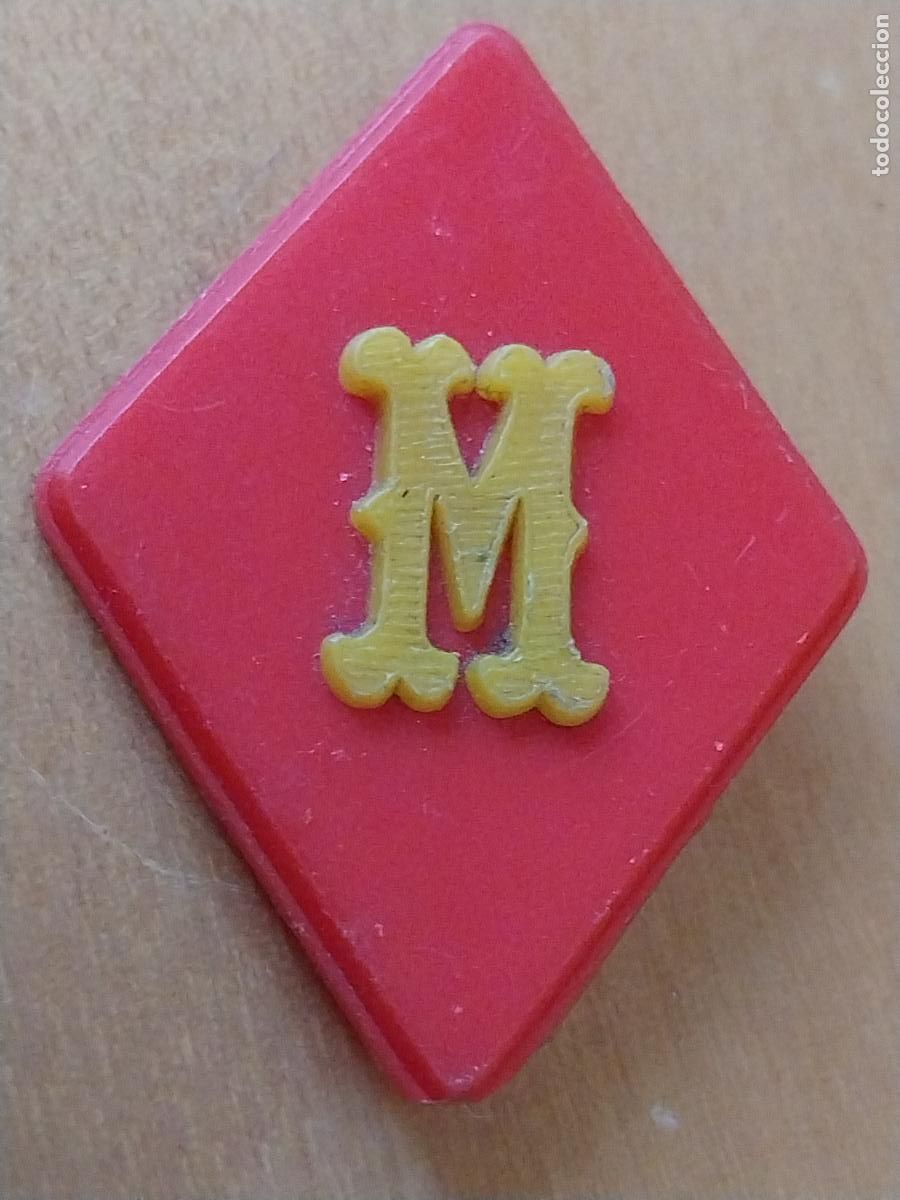 Militaria: MILITAR ROMBO PL&Aacute;STICO EJERCITO MARINA LETRA M AMARILLA PL&Aacute;STICO 4.29CMS ALTO ORIGINAL