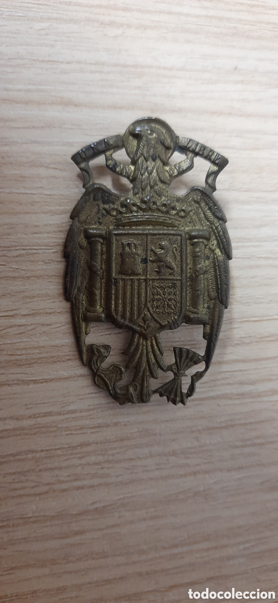 Militaria: Insignia polic&iacute;a nacional franquista