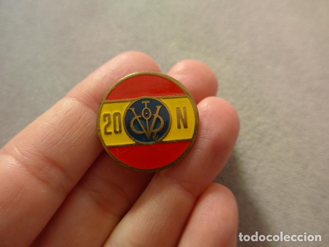 Militaria: Antigua insignia original del 20N, patriotica. Francisco Franco. Transicion politica.