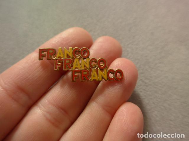 Militaria: Antigua insignia patriotica esmaltada de Franco, original de guerra civil.