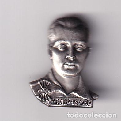 Militaria: Insignia Jose Antonio. Falange. Arriba Espa&ntilde;a. Patri&oacute;tica. Original 100%. Medidas: 2,50 x 2 cm