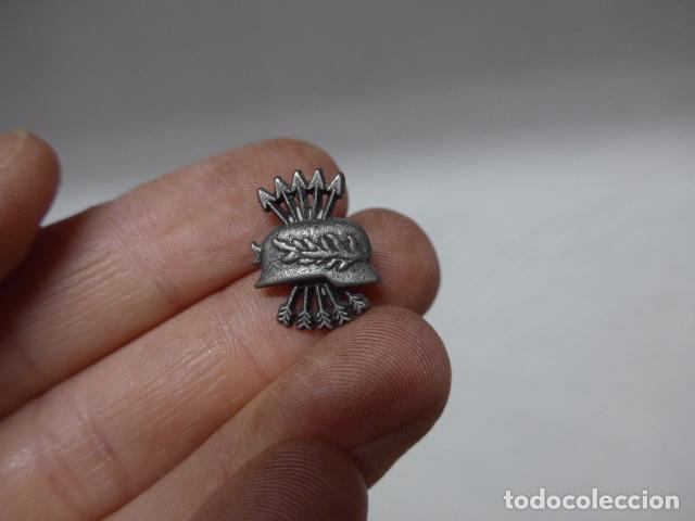 Militaria: Antigua insignia de excombatientes de guerra civil, seguramente de a&ntilde;os 60-70.