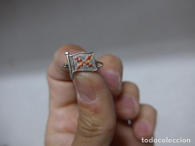 Militaria: Antigua insignia carlista original, guerra civil.