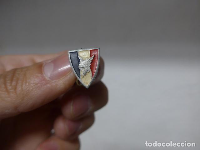 Militaria: Antigua insignia francesa de excombatiente de la II Guerra Mundial, original. Francia.