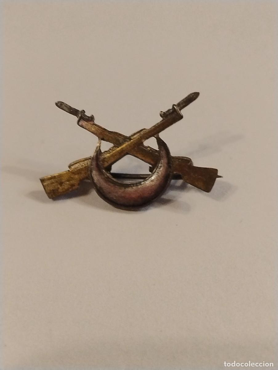 Militaria: INSIGNIA DEL CUERPO DE REGULARES IMPERDIBLE.