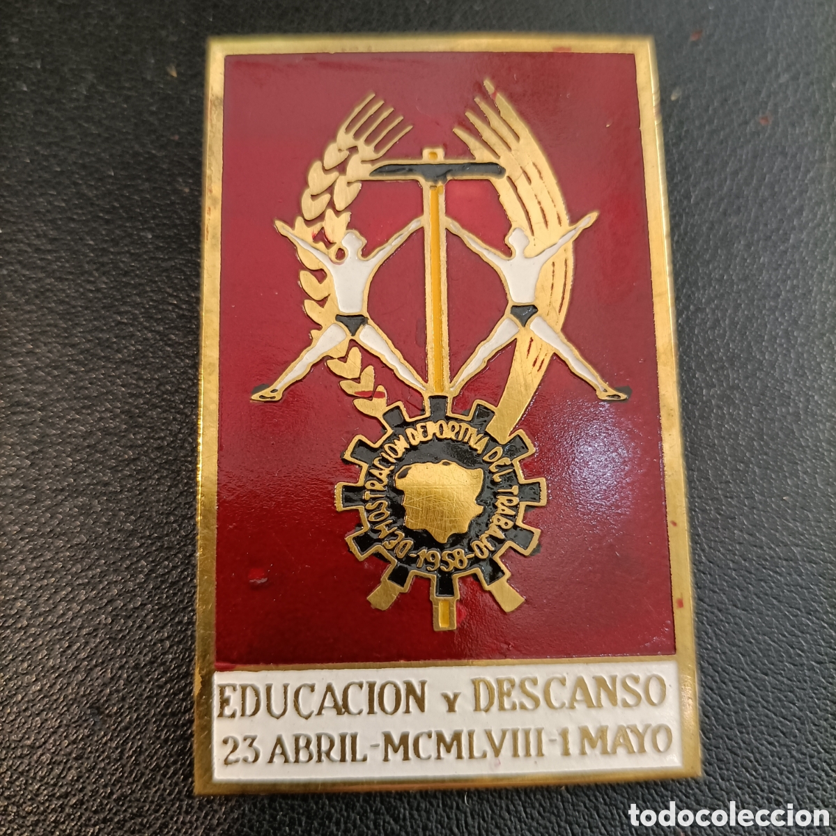 Militaria: Placa, insignia EDUCACION Y DESCANSO, 1958, Sindicato vertical, falange.