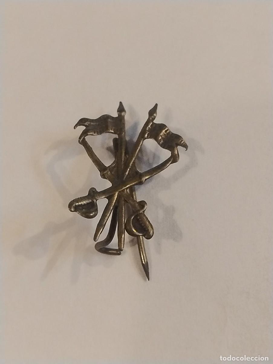 Militaria: NSIGNIA CABALLERIA ESPA&Ntilde;OLA, REVERSO CON ALFILER UNOS 2 CM