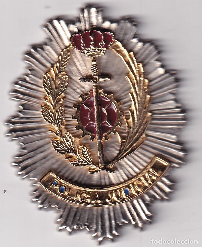Militaria: Insignia Prisiones, polic&iacute;a judicial. 7 x 5 cm