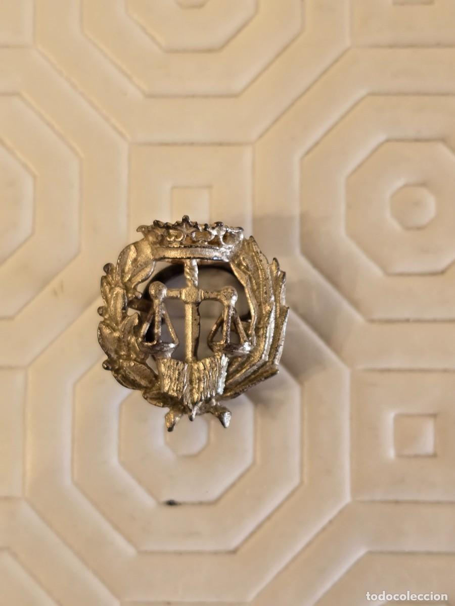 Militaria: Insignia Profesional Derecho plata