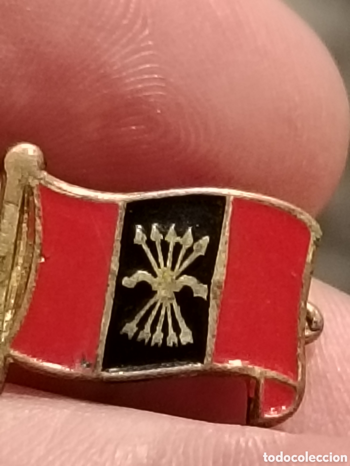 Militaria: Insignia bandera falange