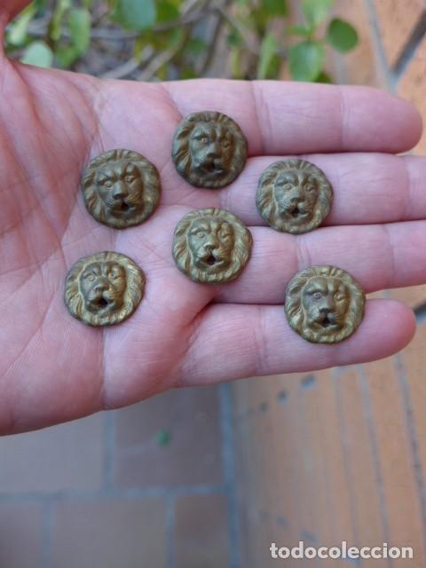 Militaria: 6 ANTIGUAS INSIGNIAS CABEZA LEON PARA CASCO PINCHO