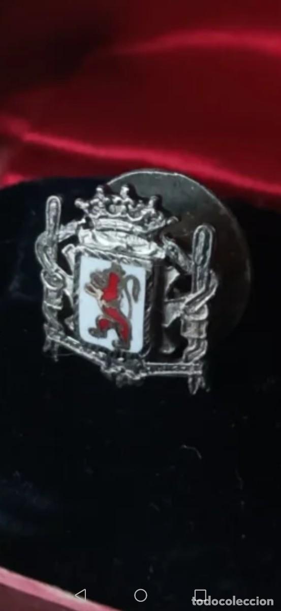 Militaria: INSIGNIA PINS COLEGIO OFICIAL DE M&Eacute;DICOS DE LE&Oacute;N PLATA 800 Y ESMALTE A FUEGO