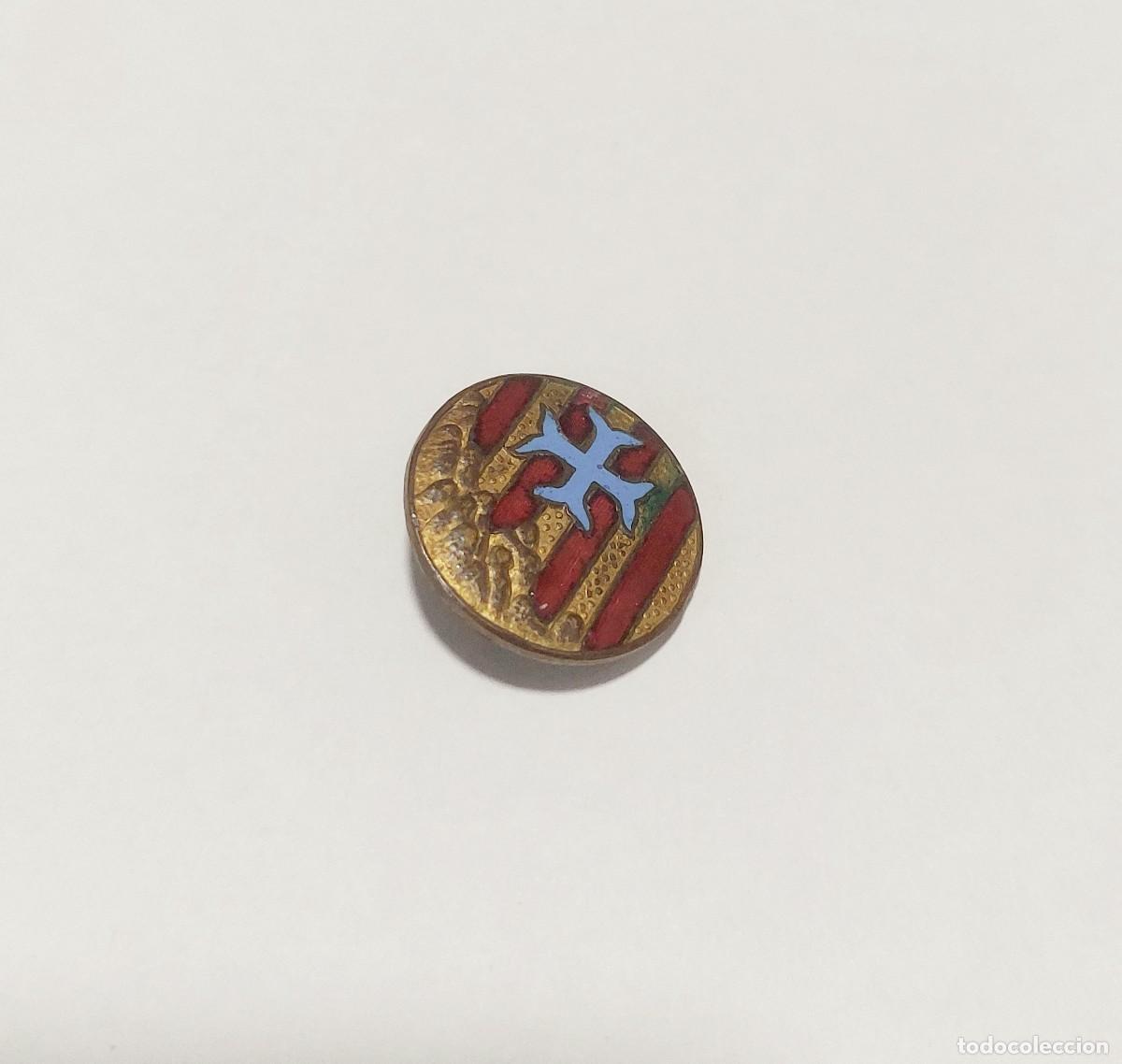 Militaria: Antigua insignia aguja esmaltada Requet&eacute;s de Montserrat