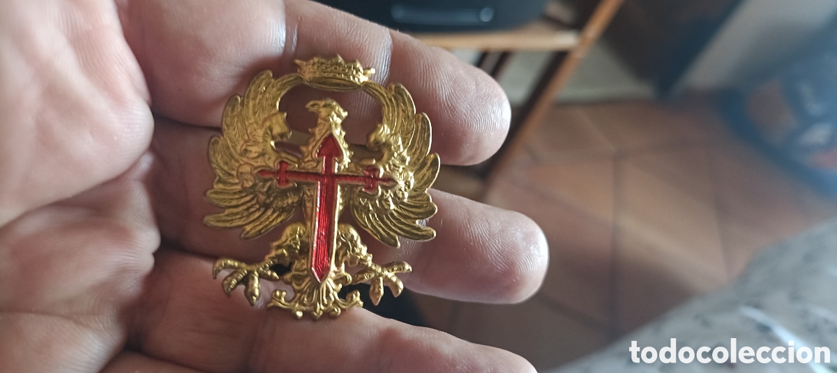 Militaria: Aguila para boina o gorra de plata &eacute;poca Franco