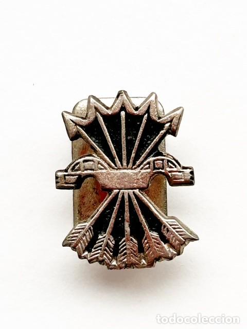 Militaria: INSIGNIA NUMERADA YUGO Y FLECHAS &ndash; &Eacute;POCA FRANQUISTA &ndash; ORIGINAL &ndash; METAL ESMALTADO