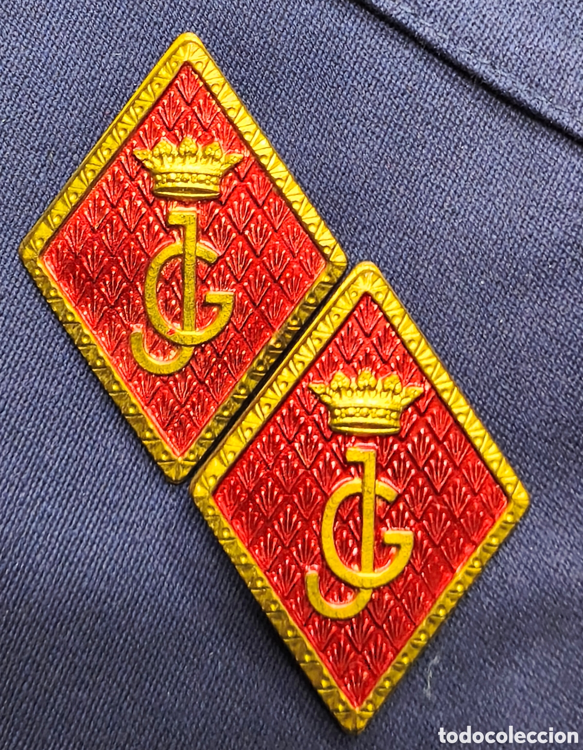 Militaria: PAR DE ROMBOS GUARDIA JOVEN A&Ntilde;OS 80