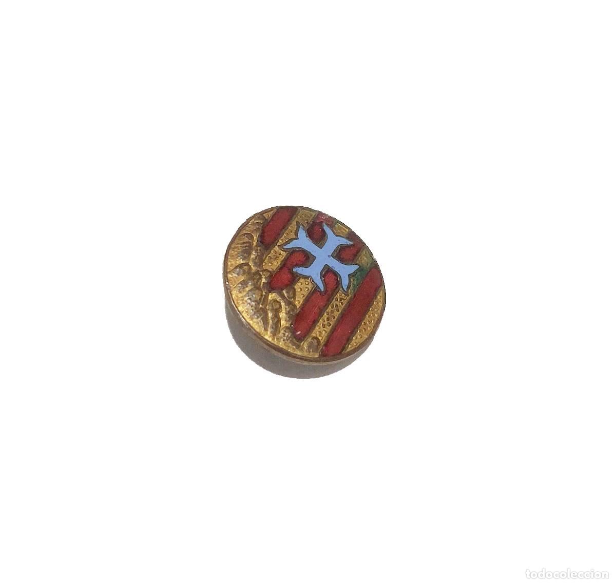 Militaria: Antigua insignia aguja esmaltada Requet&eacute;s de Montserrat