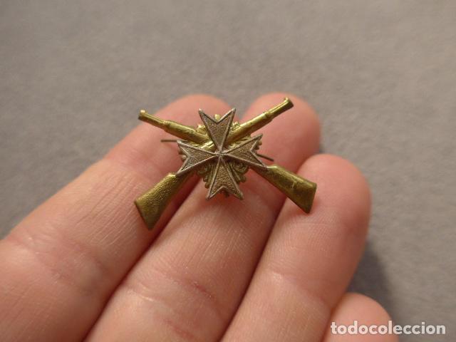 Militaria: Antigua insignia o emblema original de carabineros de sanidad, republicana de guerra civil