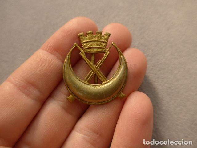 Militaria: Antigua insignia o emblema original de regulares de la Republica. Guerra civil, republicana.