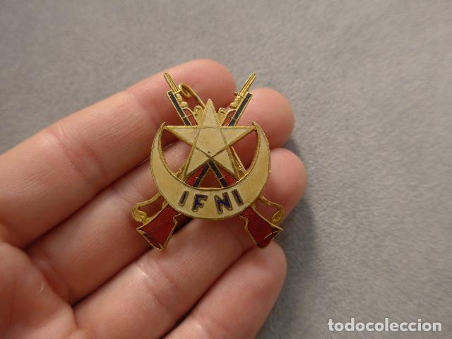 Militaria: Antigua insignia o emblema de Tiradores de Ifni, original, Africa, Sahara.