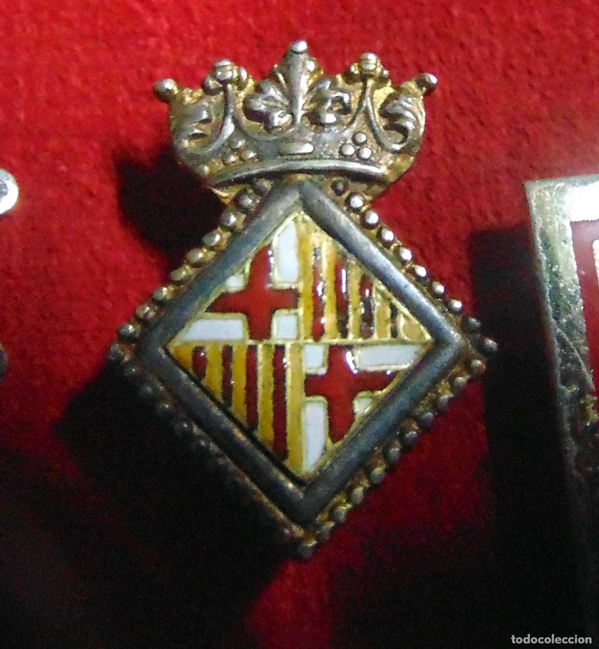 Militaria: INSIGNIA DE OJAL REGIDOR DE BARCELONA PLATA Y ESMALTE 2,8 CM