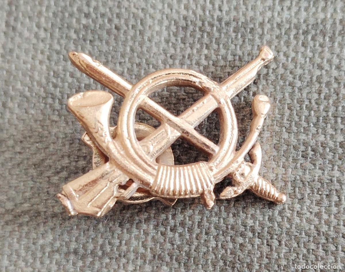 Militaria: INSIGNIA MILITAR. INFANTERIA.ENVIO INCLUIDO EN EL PRECIO.