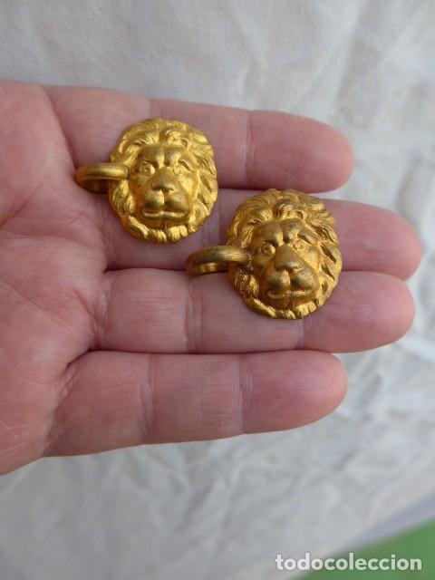 Militaria: ANTIGUOS EMBLEMAS CABEZA DE LEON PARA CASCO DE PINCHO CABALLERIA
