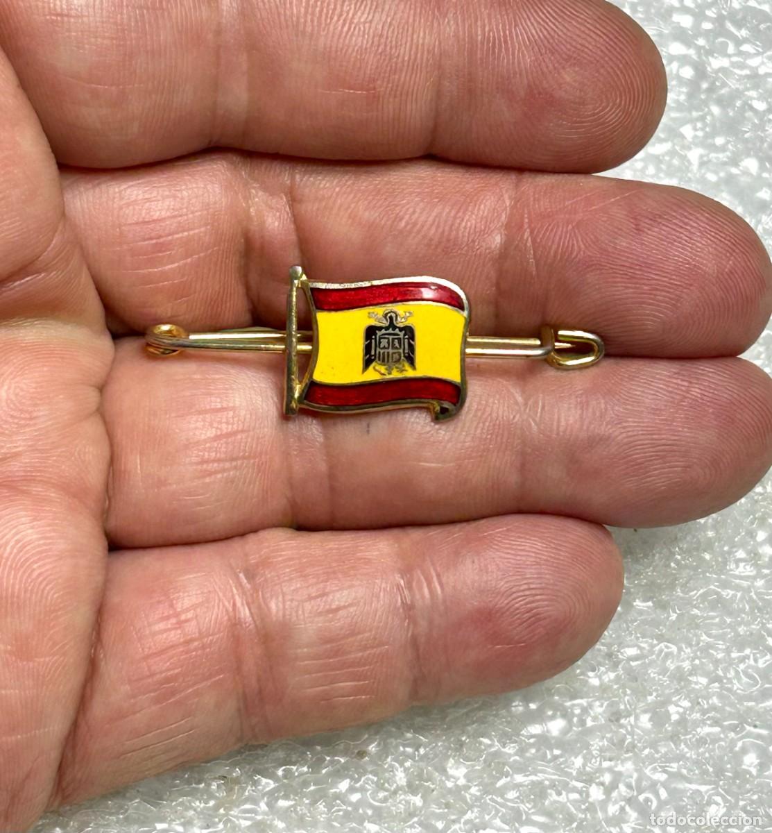 Militaria: 3754.Pisa corbatas de alfiler militar con la bandera de Espa&ntilde;a con el &Aacute;guila de San Juan