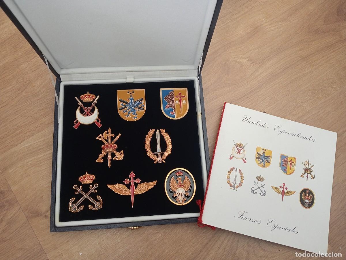 Militaria: ESTUCHE LUJO INSIGNIAS FUERZAS ESPECIALES LEGION, REGULARES, BRIPAC,NBQ DISTINTIVOS MILITARES +LIBRO