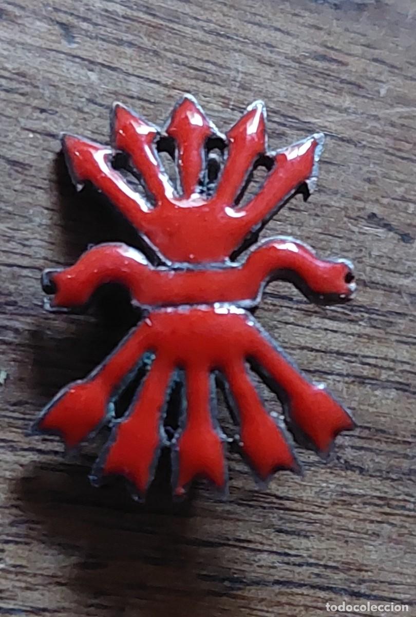Militaria: Magnifico emblema de Falange Esmaltado