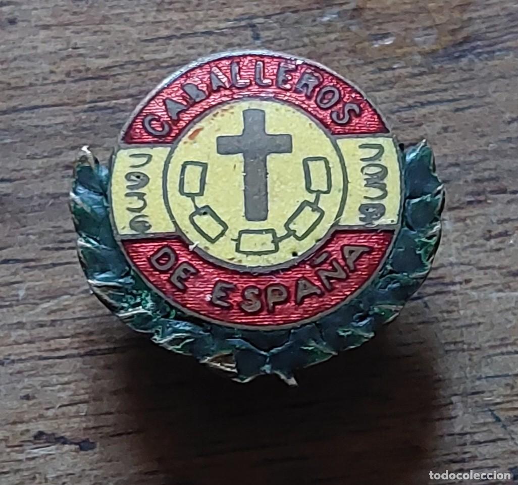 Militaria: Emblema caballeros cautivos de Espa&ntilde;a