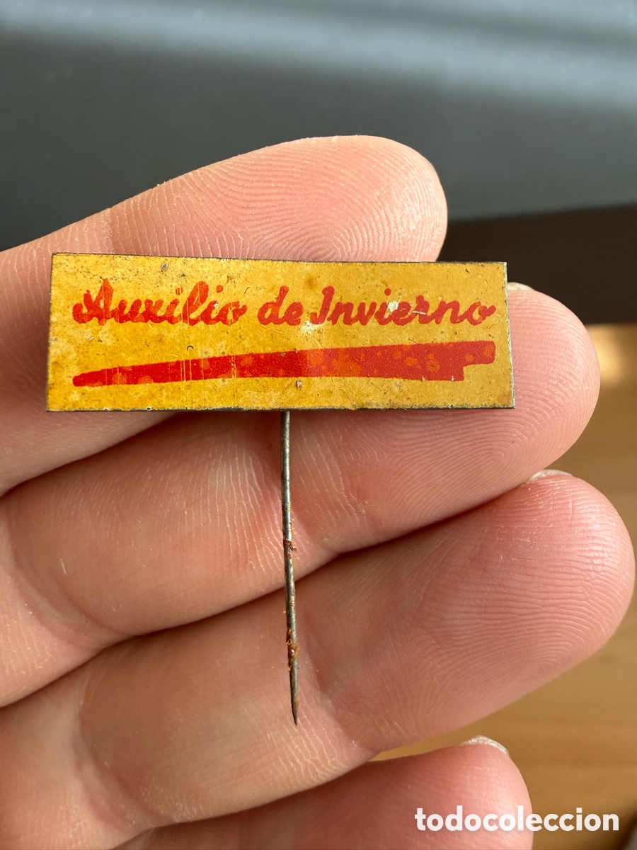Militaria: Alfiler. GUERRA CIVIL. AUXILIO DE INVIERNO