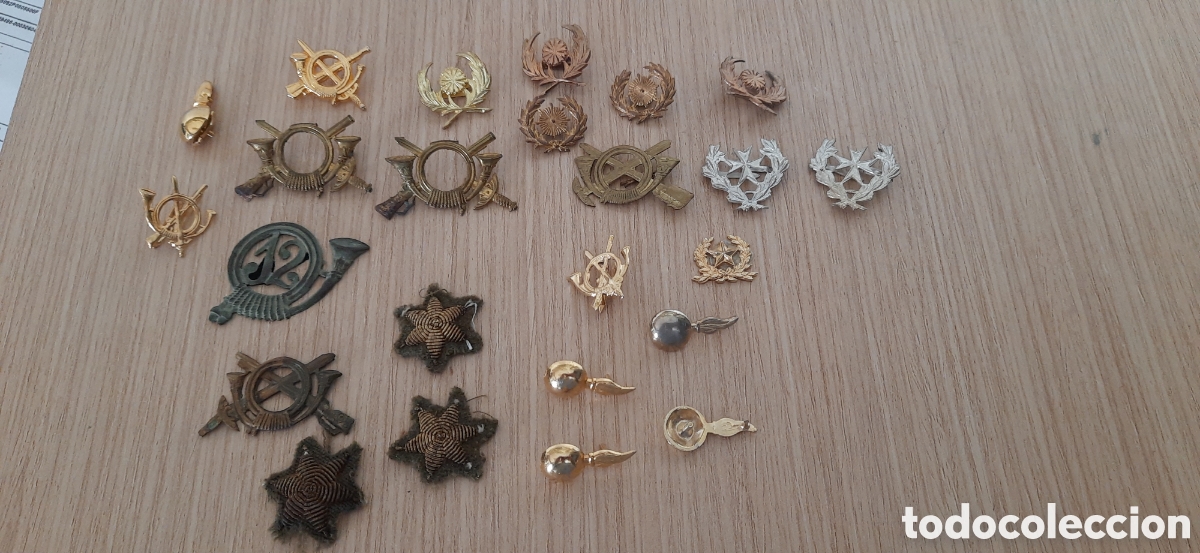Militaria: Lote insignias militares de la guerra civil y a&ntilde;os posteriores