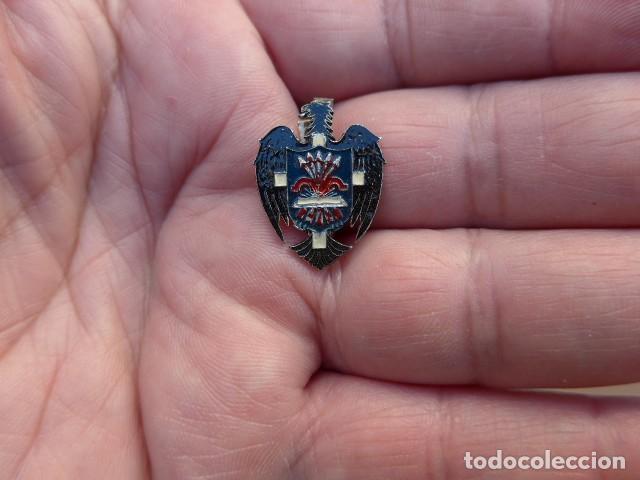 Militaria: ANTIGUA INSIGNIA DE FALANGE SERVICIO ESPA&Ntilde;OL DE MAGISTERIO ( SEM )