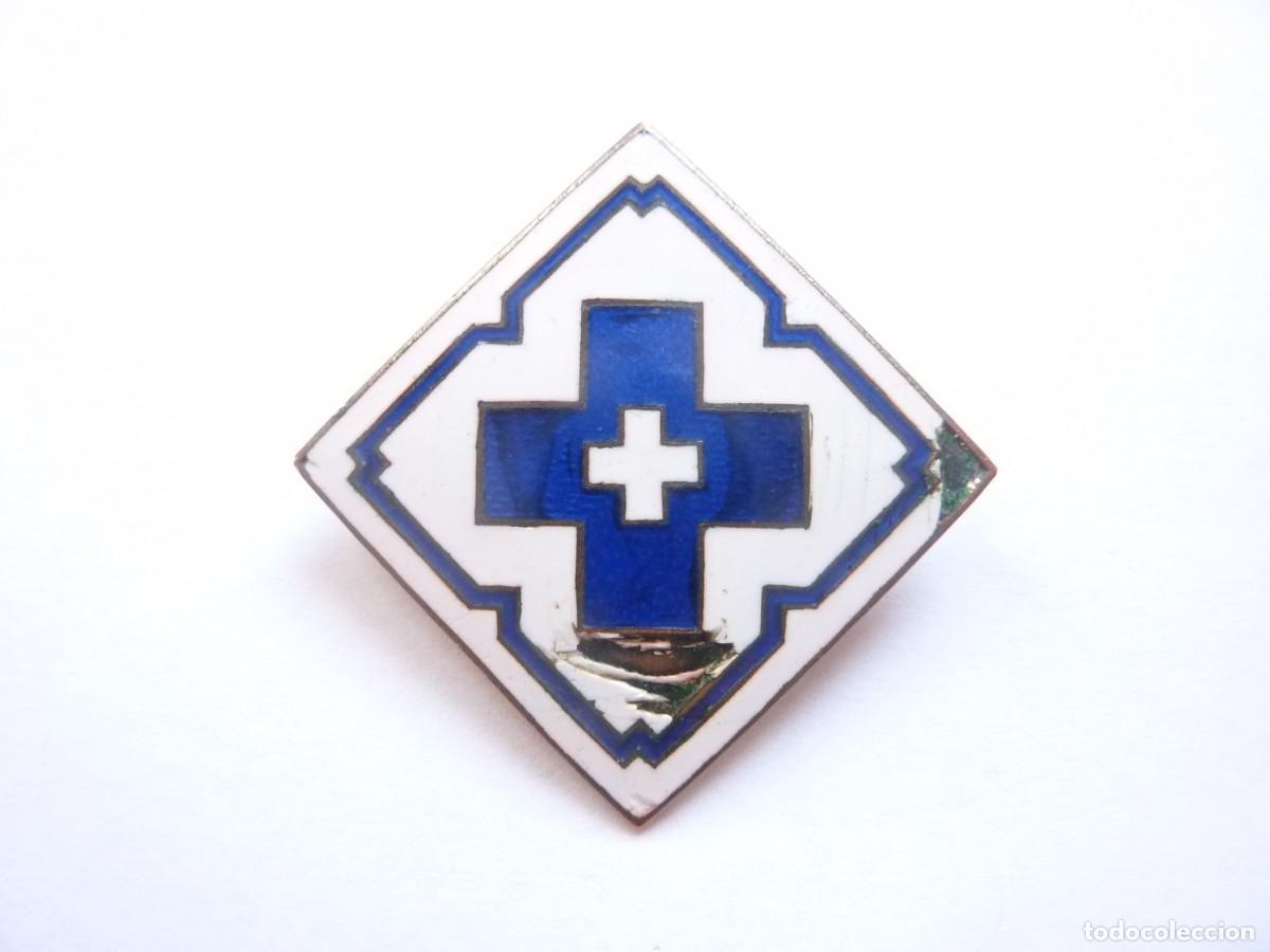Militaria: Finlandia - Antiguo emblema de enfermera - Cruz roja finlandesa - Numerado.