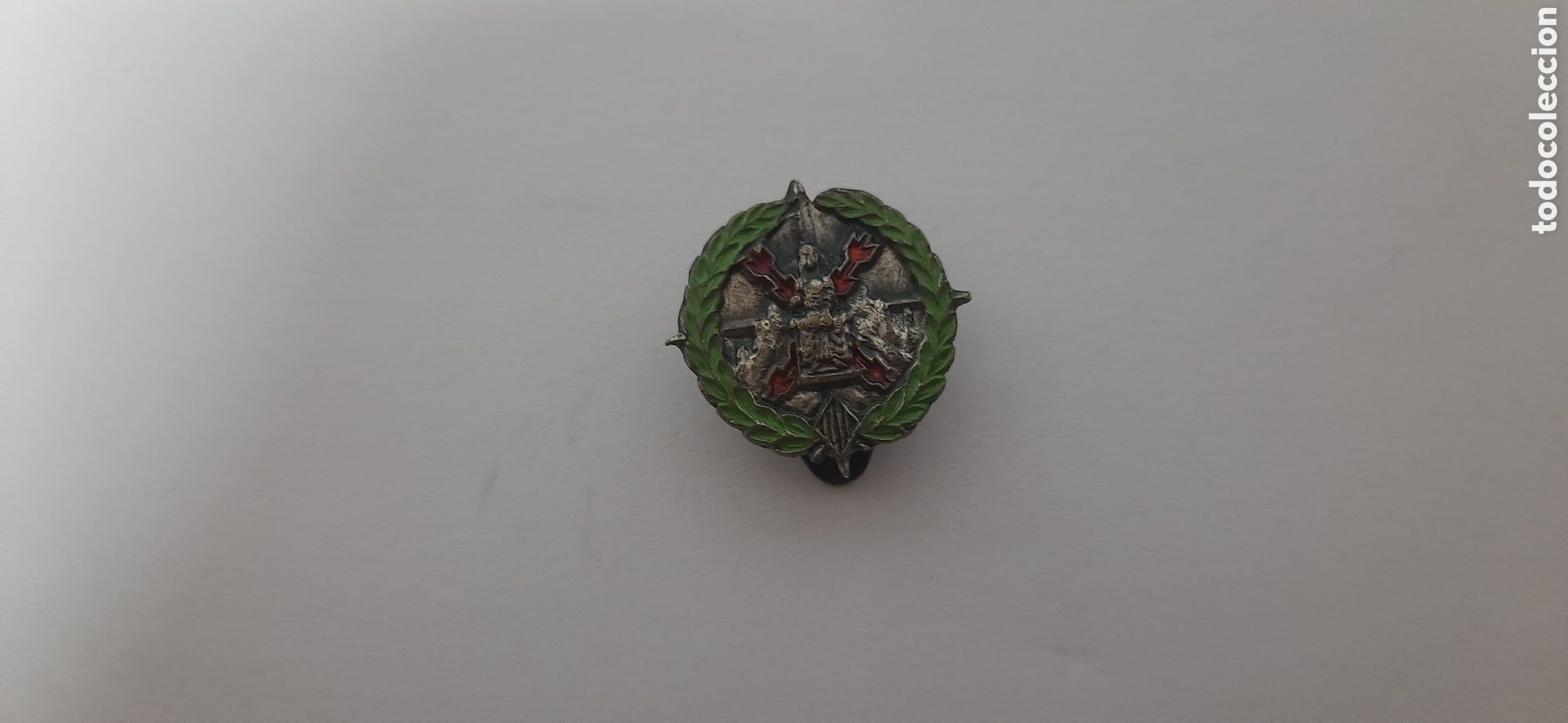 Militaria: insignia de ojal laureada tercio de Requetes de nuestra se&ntilde;ora de montserrat