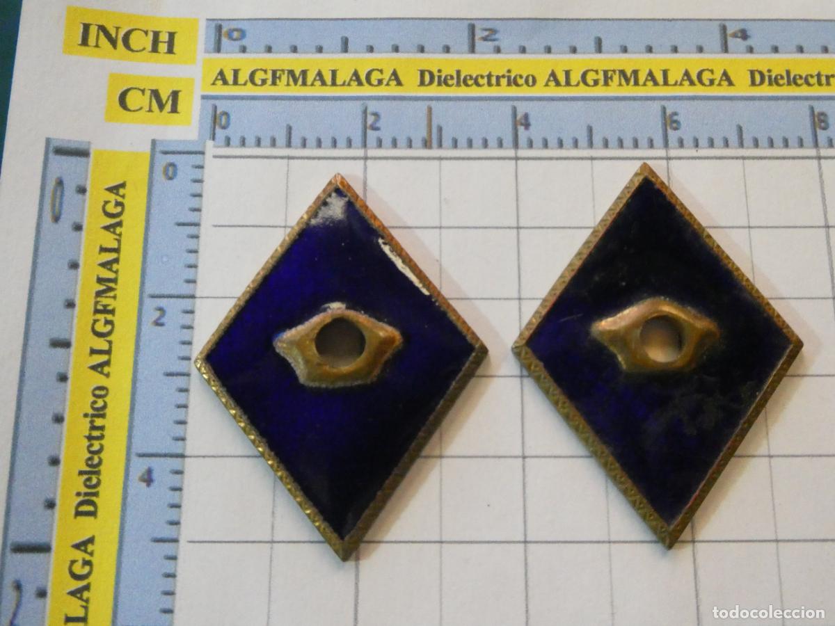 Militaria: 2 ROMBOS INSIGNIAS MILITARES ESMALTADOS. CUERPO DE SEGURIDAD DE LA CASA REAL. SIN CORONA