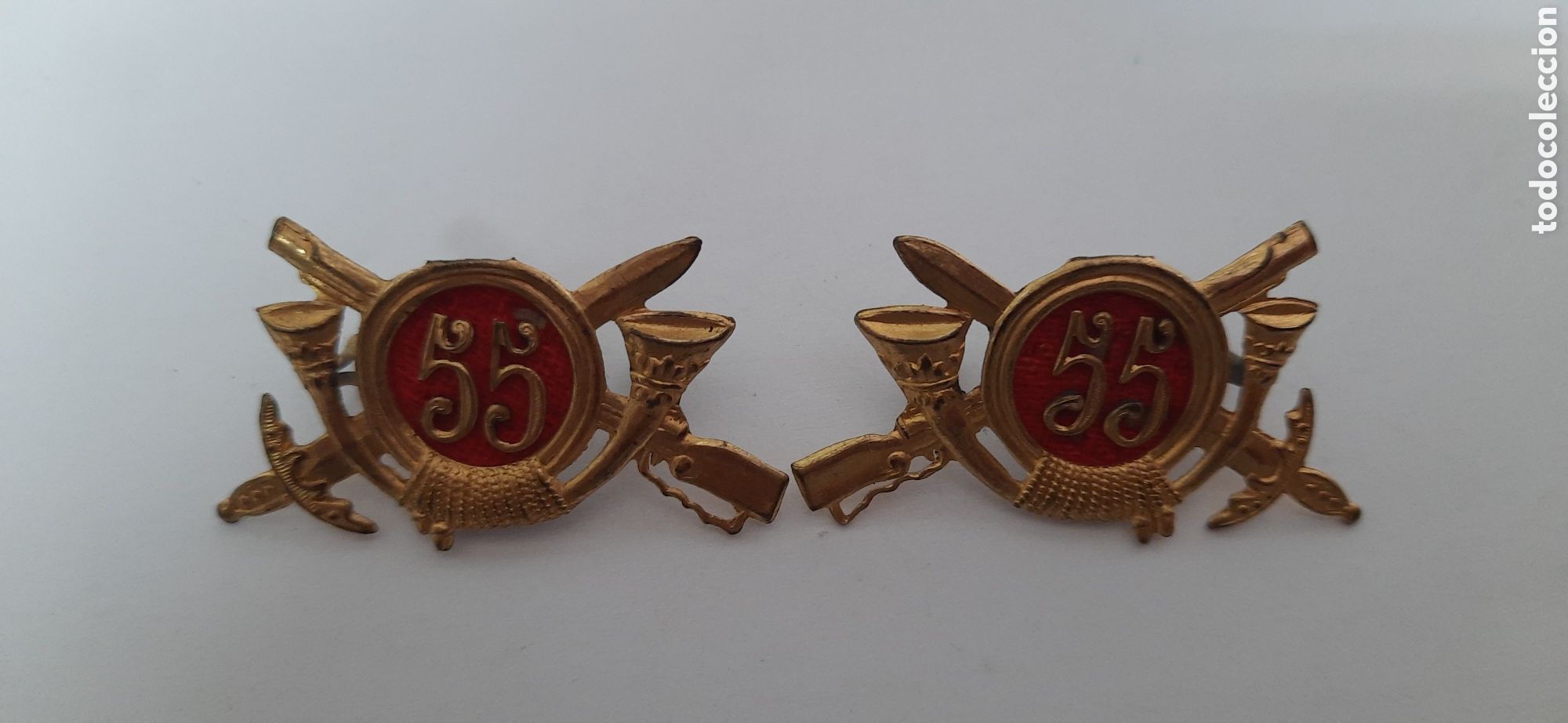 Militaria: PAREJA INSIGNIAS DE CUELLO REGIMIENTO DE INFANTERIA N&ordm;55 EPOCA ALFONSO III Republicanizadas