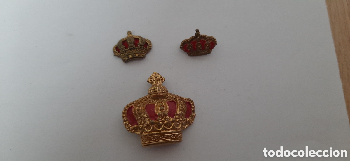 Military Antiques: TRES INSIGNIAS DE CORONAS PARA GORRA EPOCA DE ALFONSO XIII