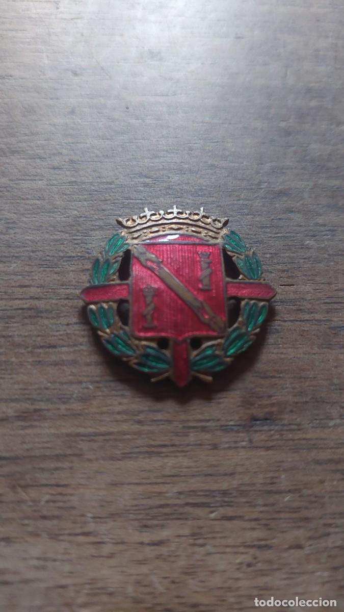 Militaria: Emblema escudo nobiliario de Franco